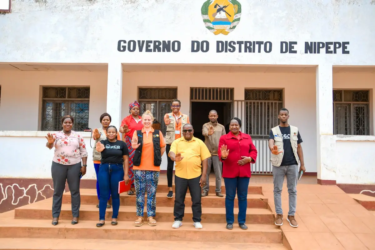 Equipa da GCR com o Governo distrital em Nipepe